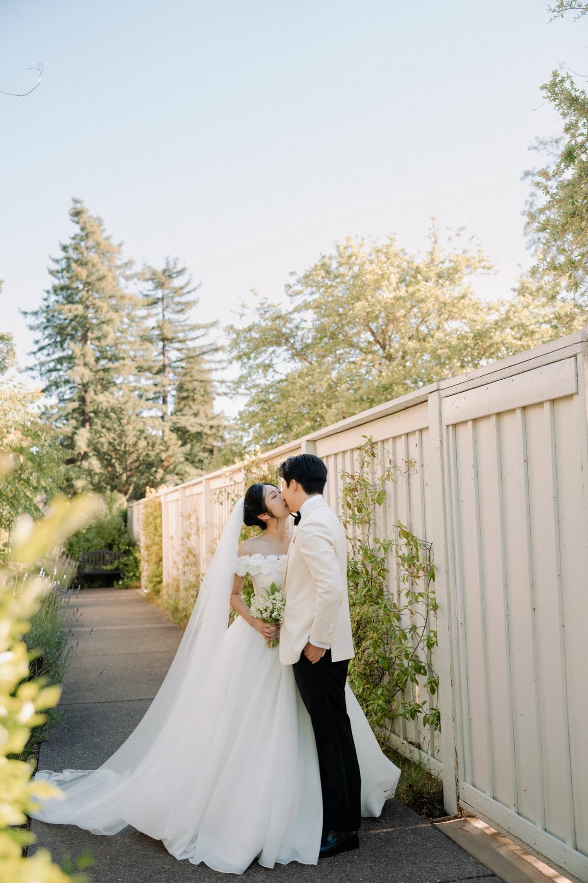 Photograph 14 from the MacArthur Place Hotel wedding story